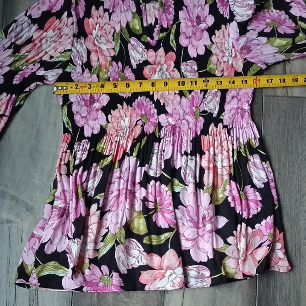 Floral & Ivy Bell Sleeve Blouse - Pink and Black - Picture 7 of 9